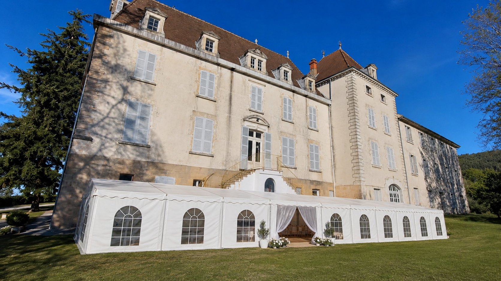 Barnum devant le château